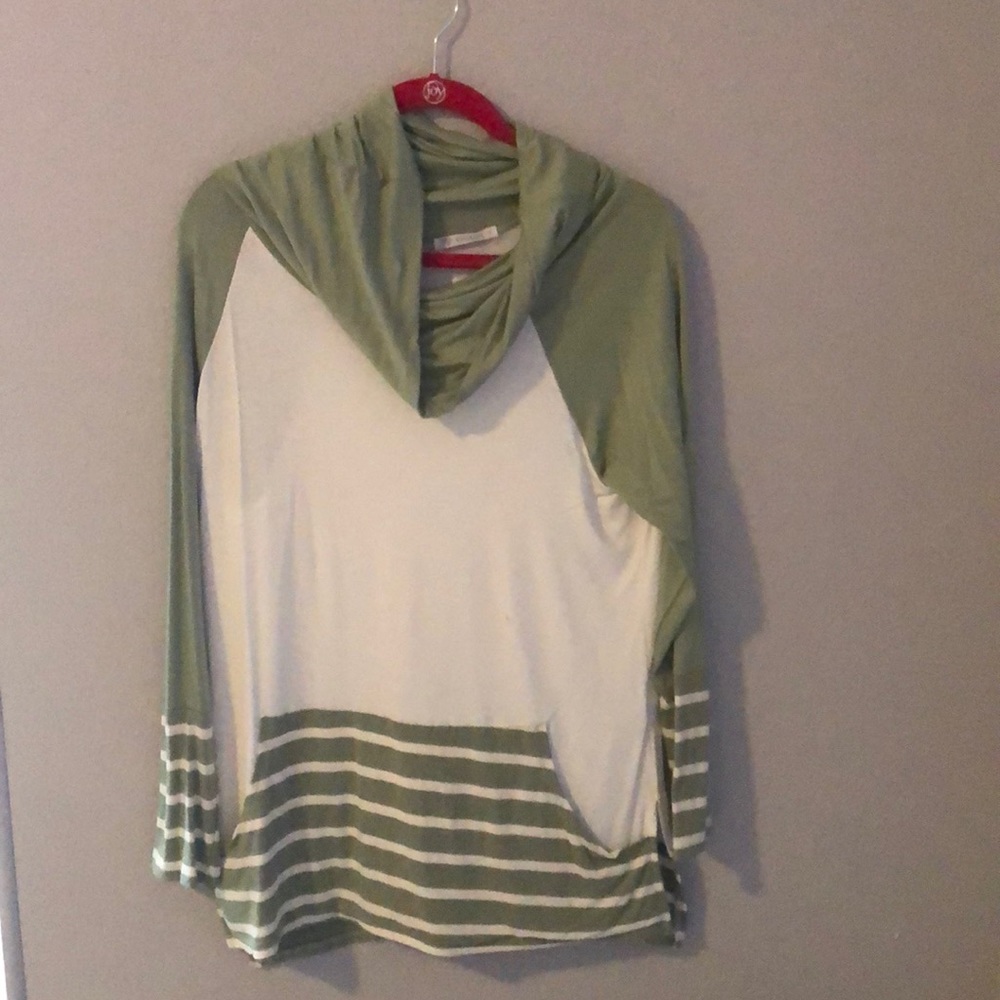 Cowl neck light hoodie with front pocket